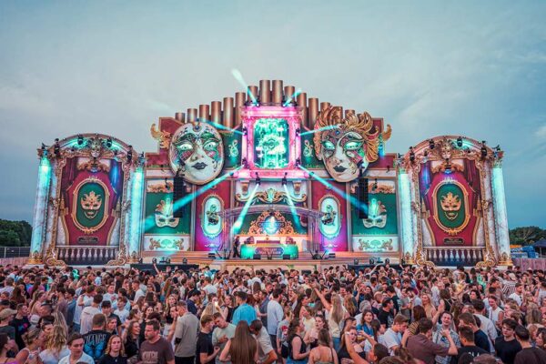 fraaij-website-creaties-outlandsfestival2026-stagedesign-3 fraaij-website-creaties-outlandsfestival2026-stagedesign-3